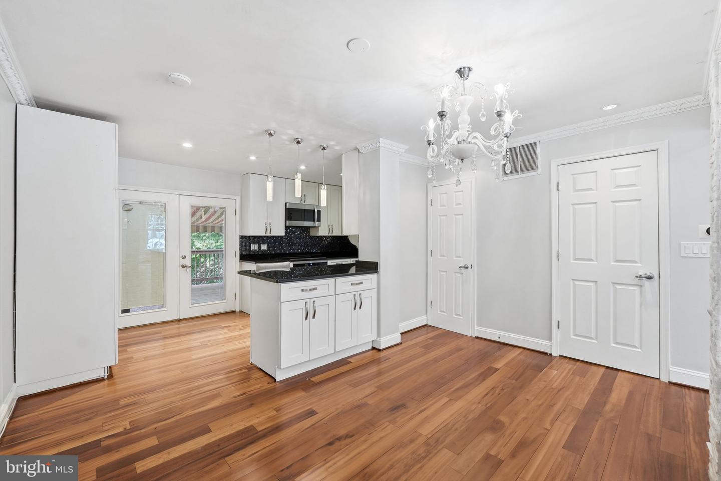 8562 Tyrolean Way Property Photo 6