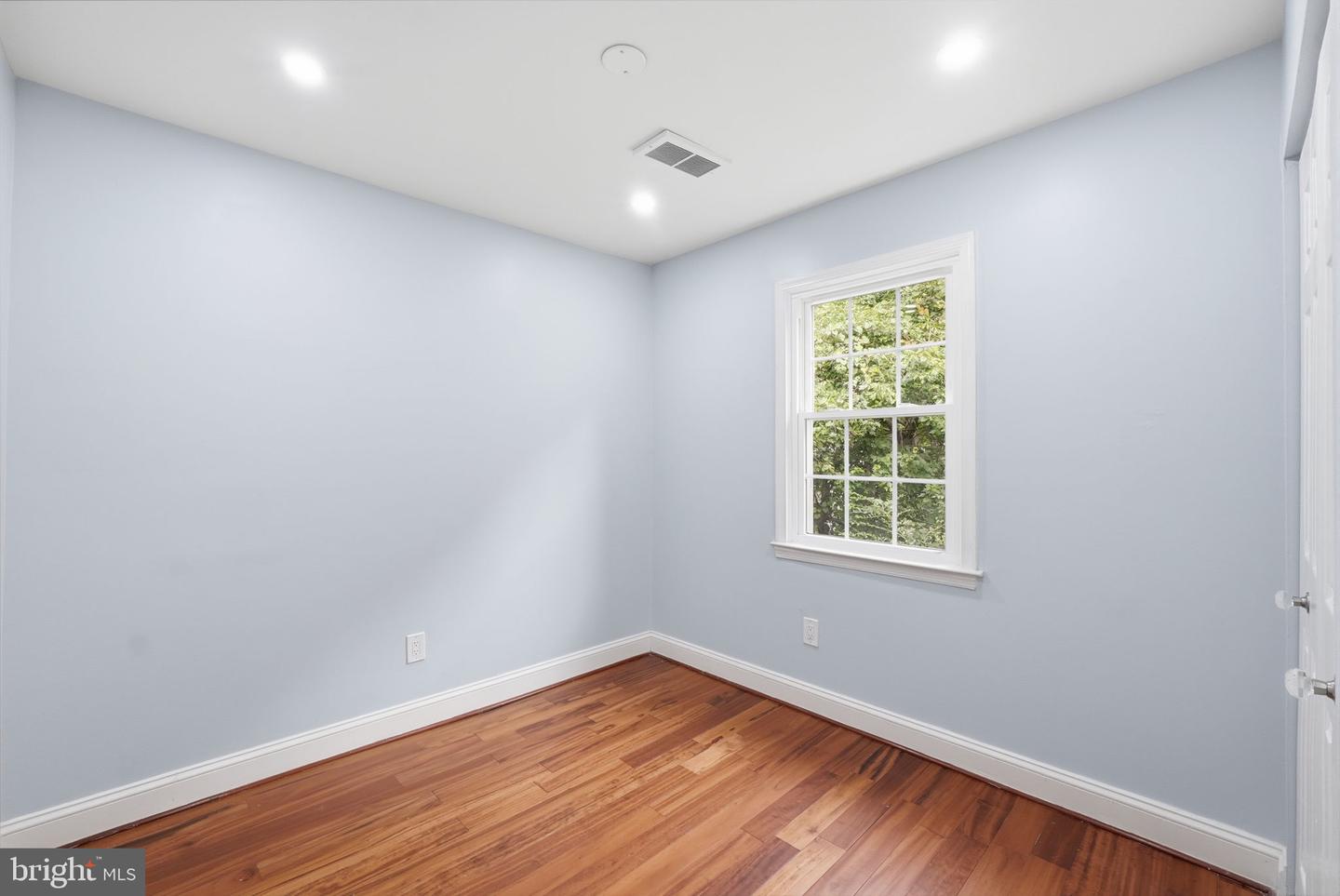 8562 Tyrolean Way Property Photo 21