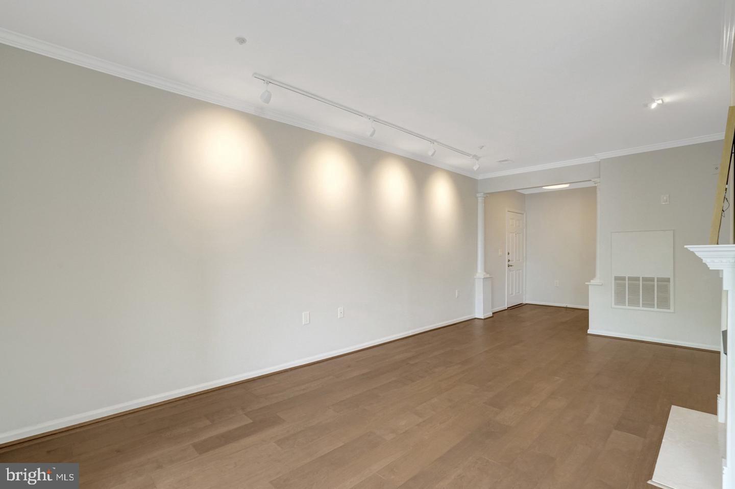 6990 Falls Reach Dr #301 Property Photo 8