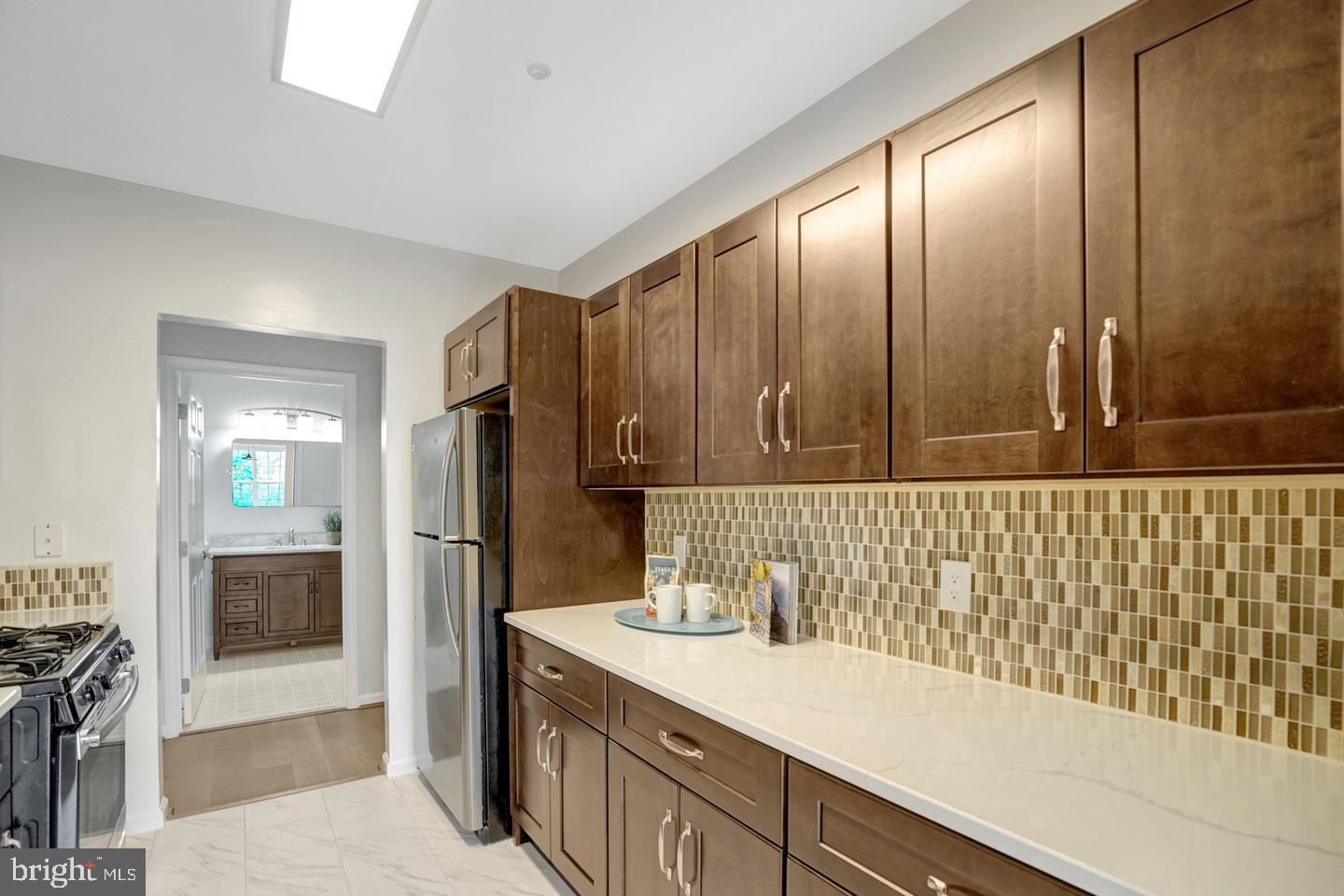 6990 Falls Reach Dr #301 Property Photo 16