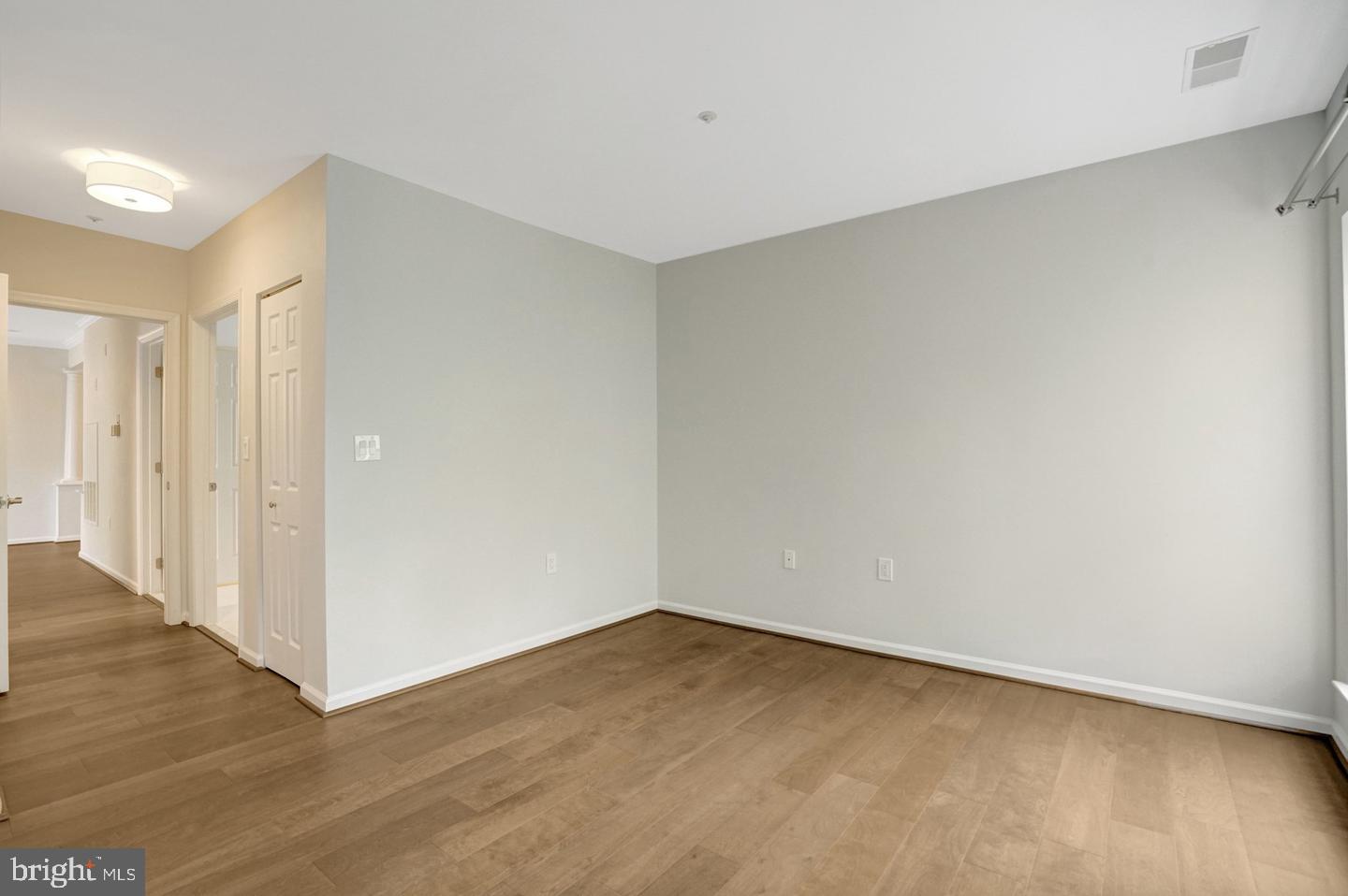 6990 Falls Reach Dr #301 Property Photo 22