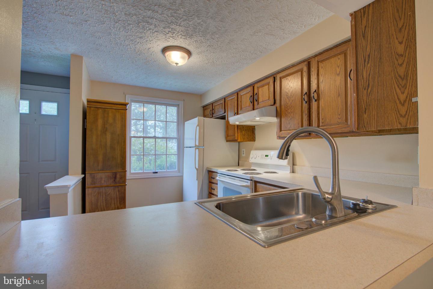 8541 Koluder Property Photo 6