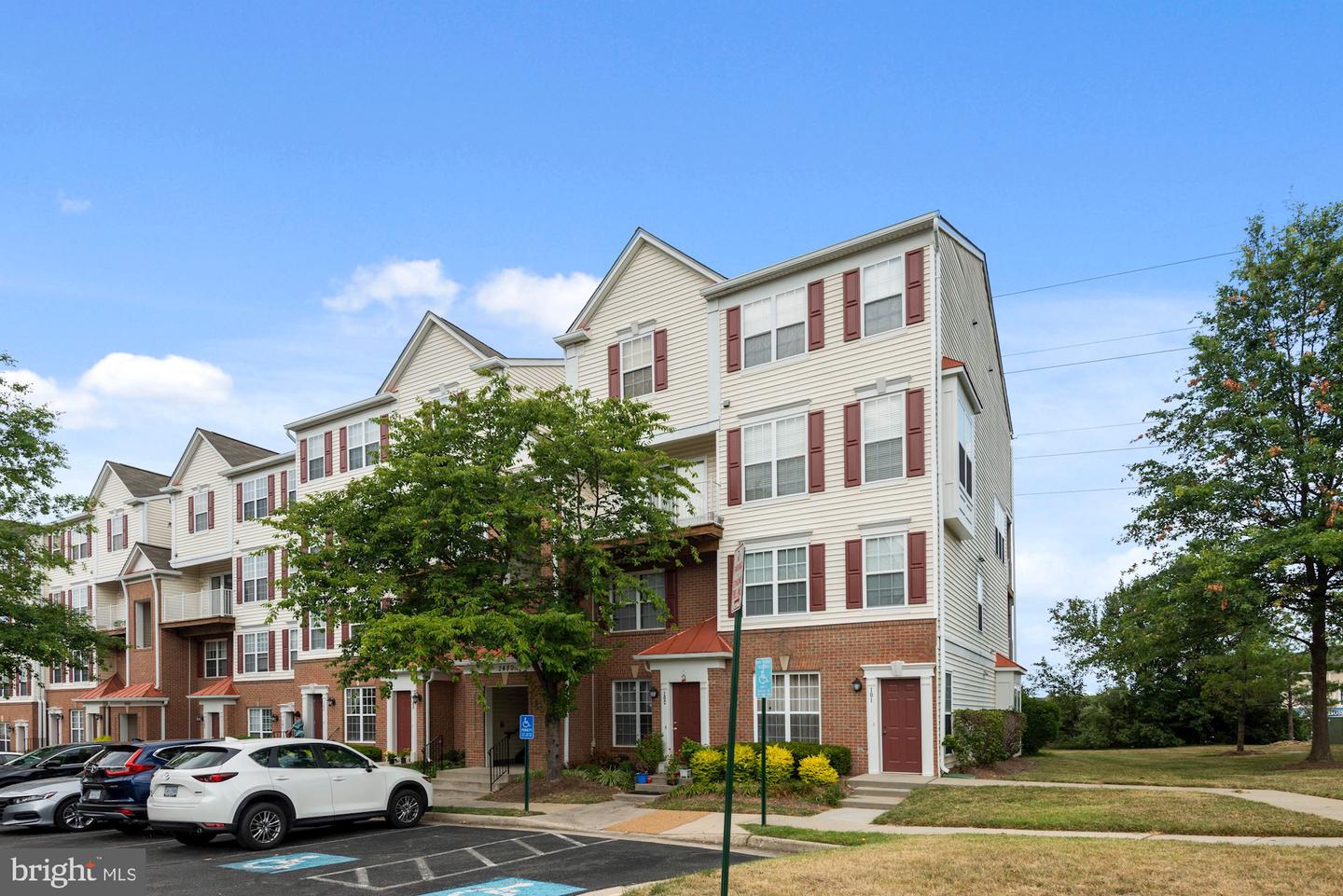 2480 ANGELINE DR #302 Property Photo 1