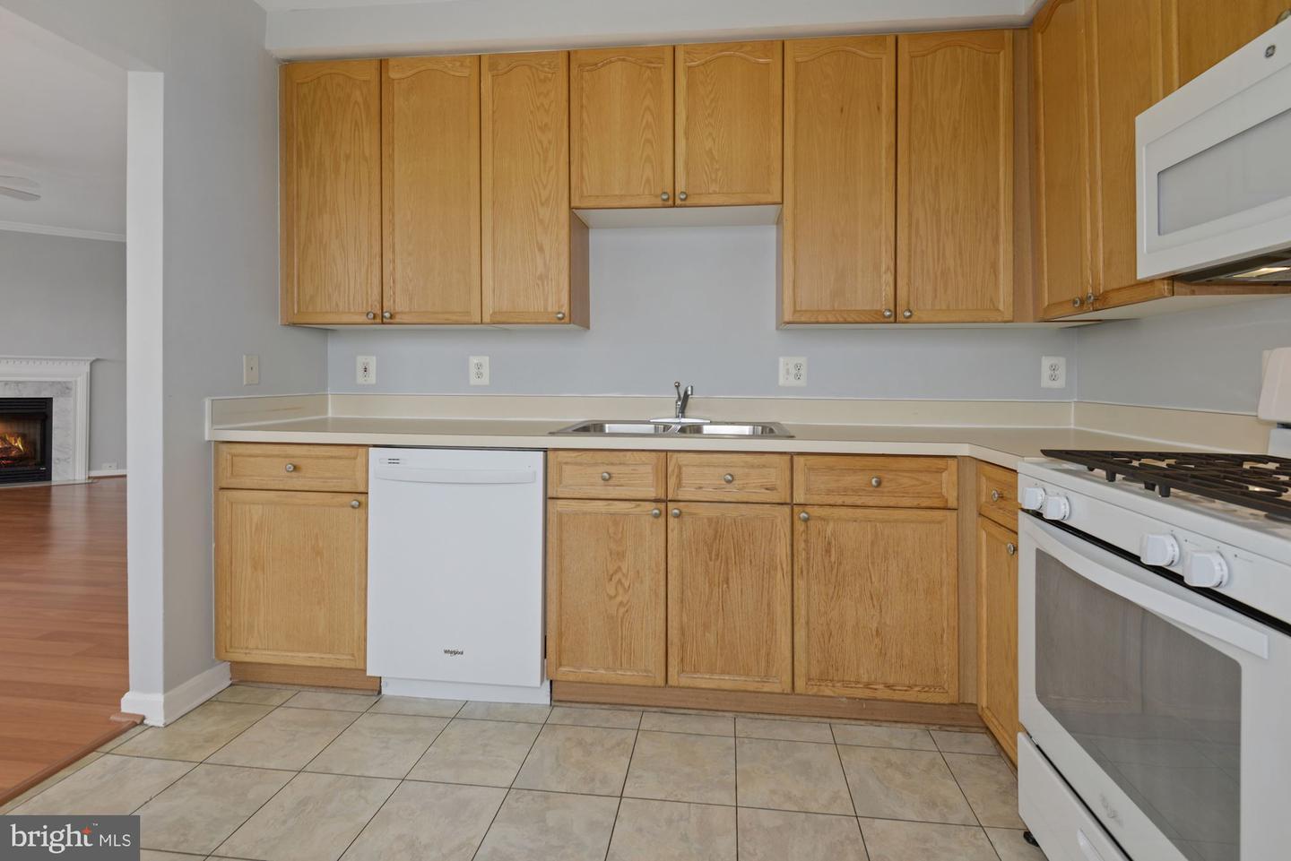 2480 Angeline Dr #302 Property Photo 16