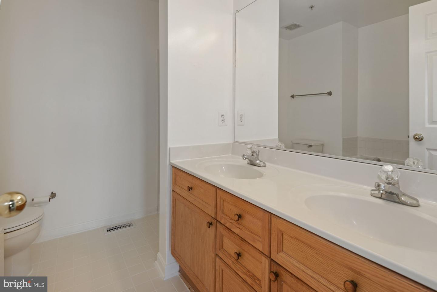 2480 Angeline Dr #302 Property Photo 24