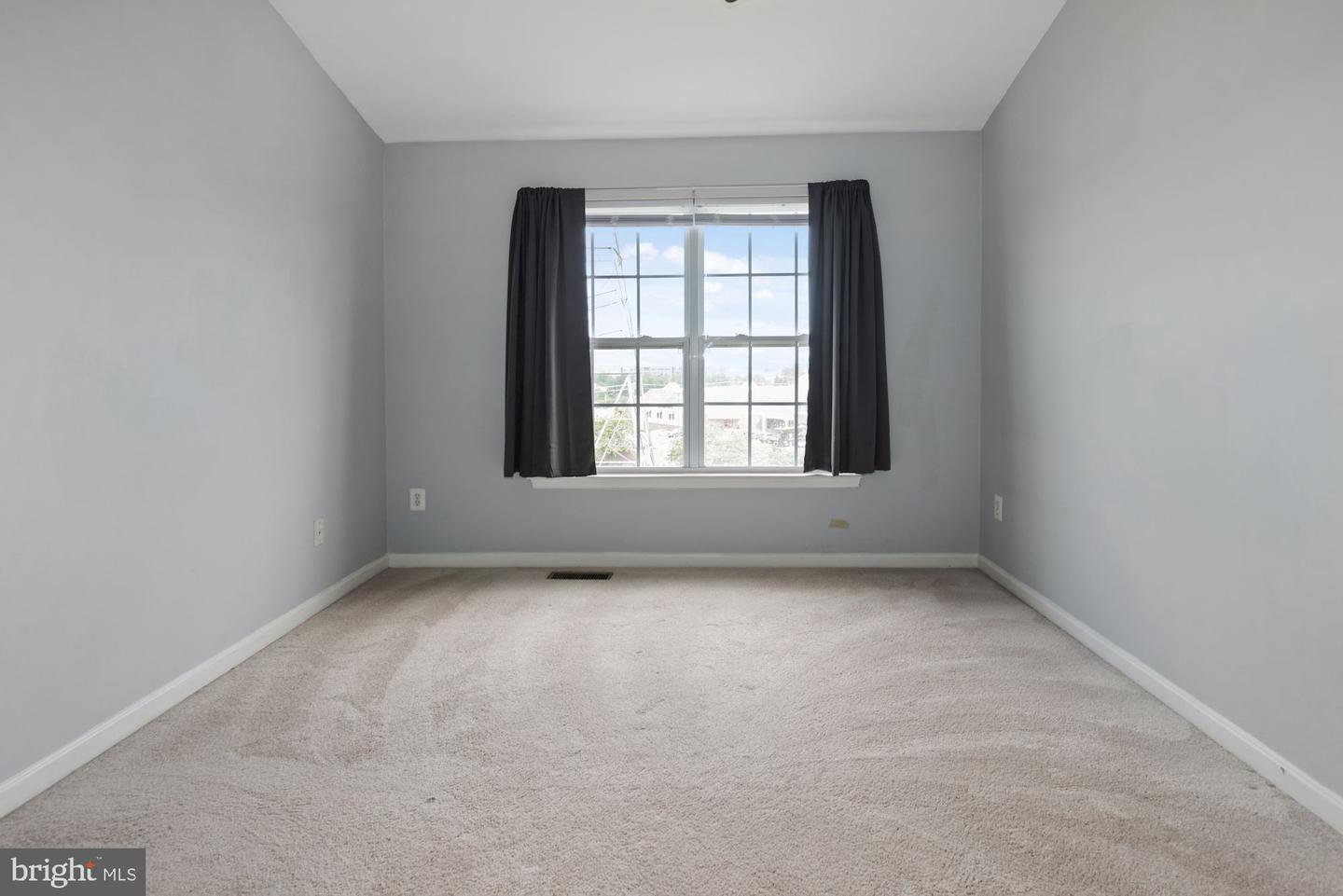 2480 Angeline Dr #302 Property Photo 27