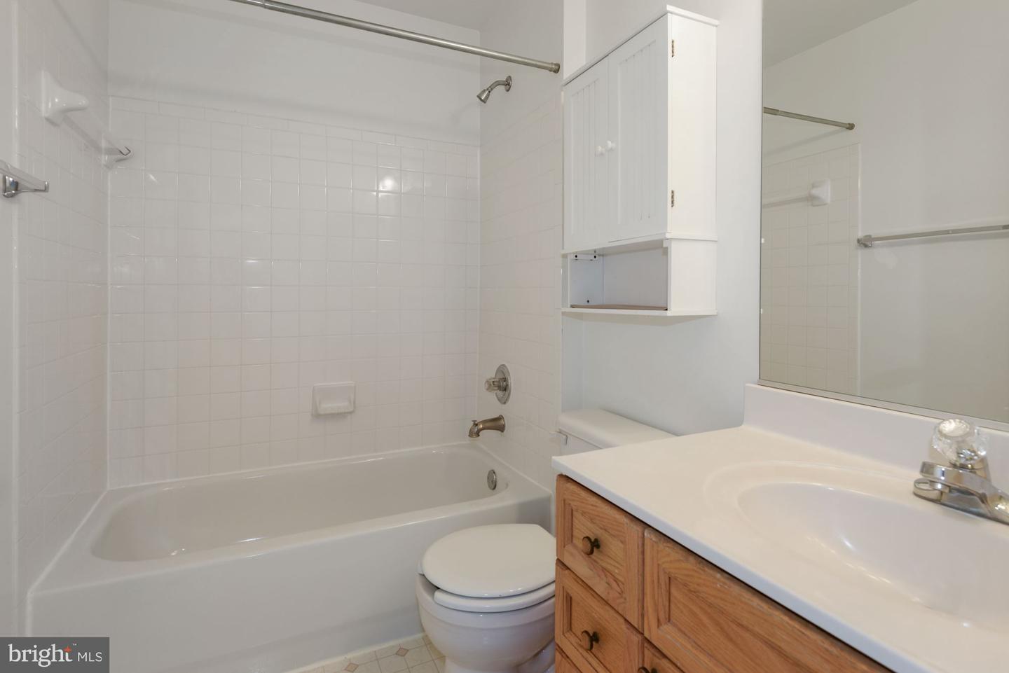 2480 Angeline Dr #302 Property Photo 28