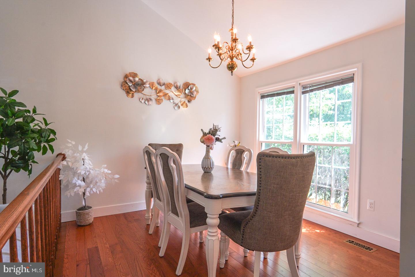8110 Clifforest Dr Property Photo 8