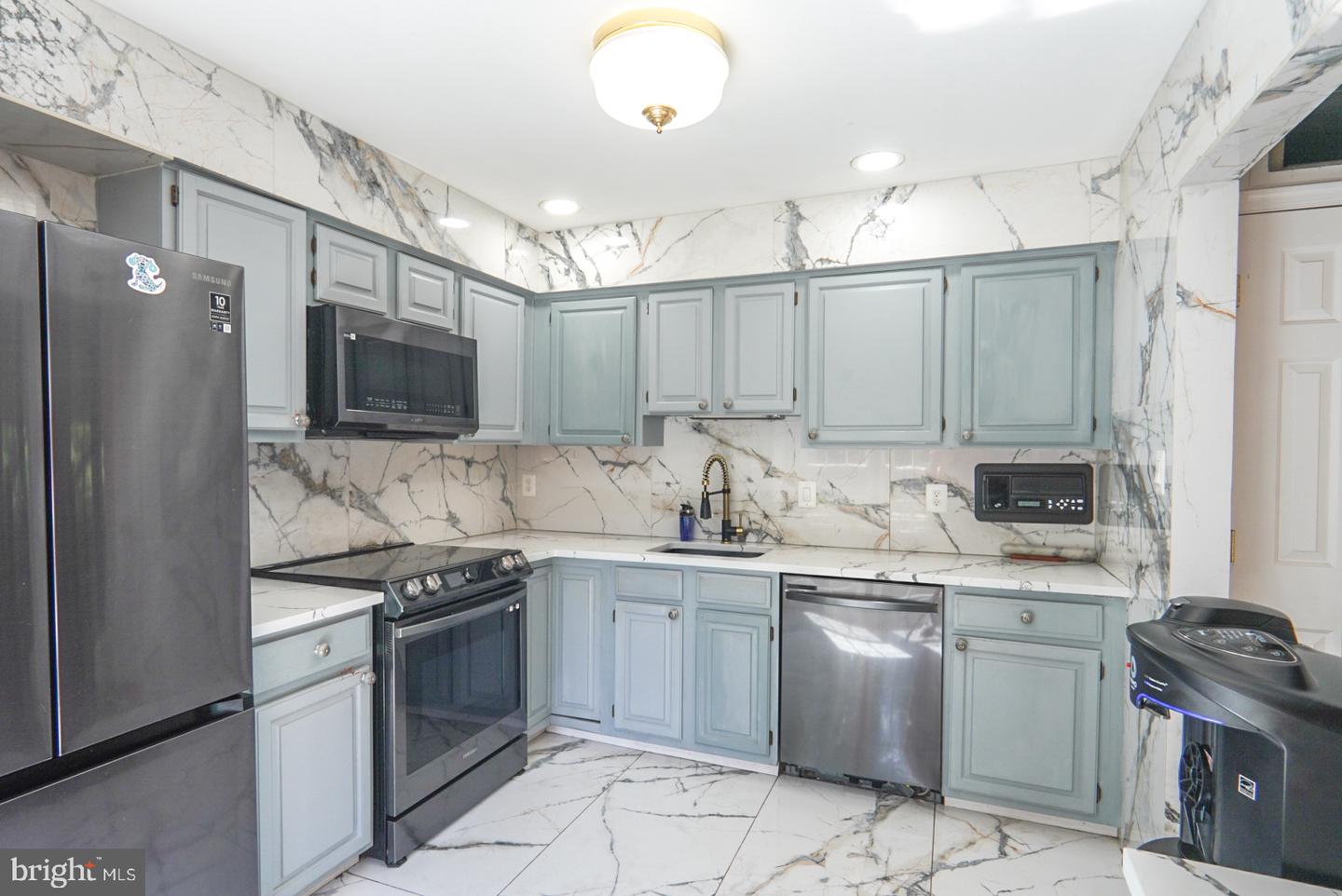 8110 Clifforest Dr Property Photo 11