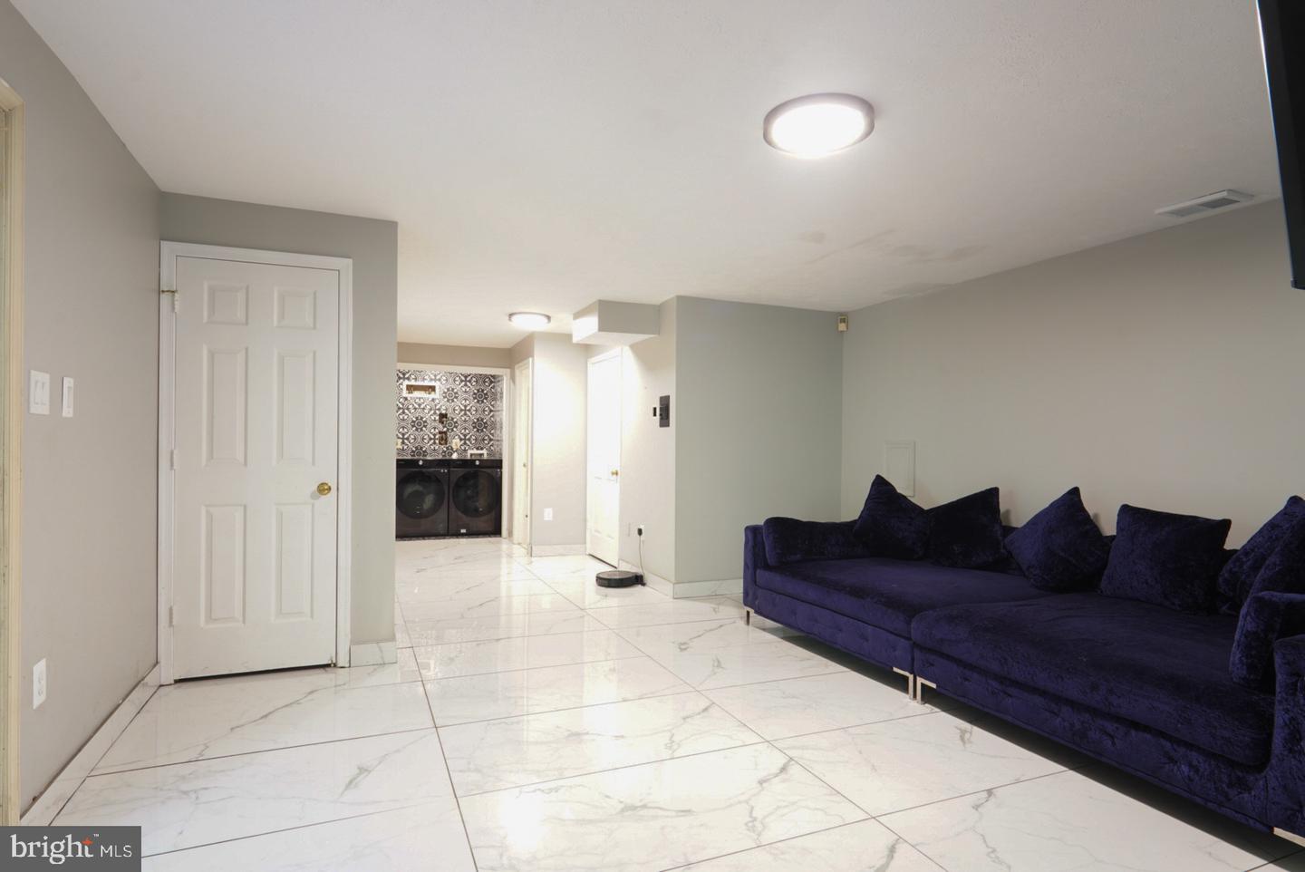 8110 Clifforest Dr Property Photo 23