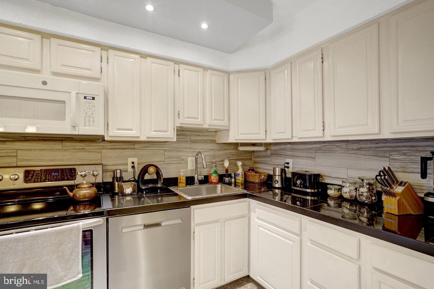 3709 S George Mason Dr #415e Property Photo 13