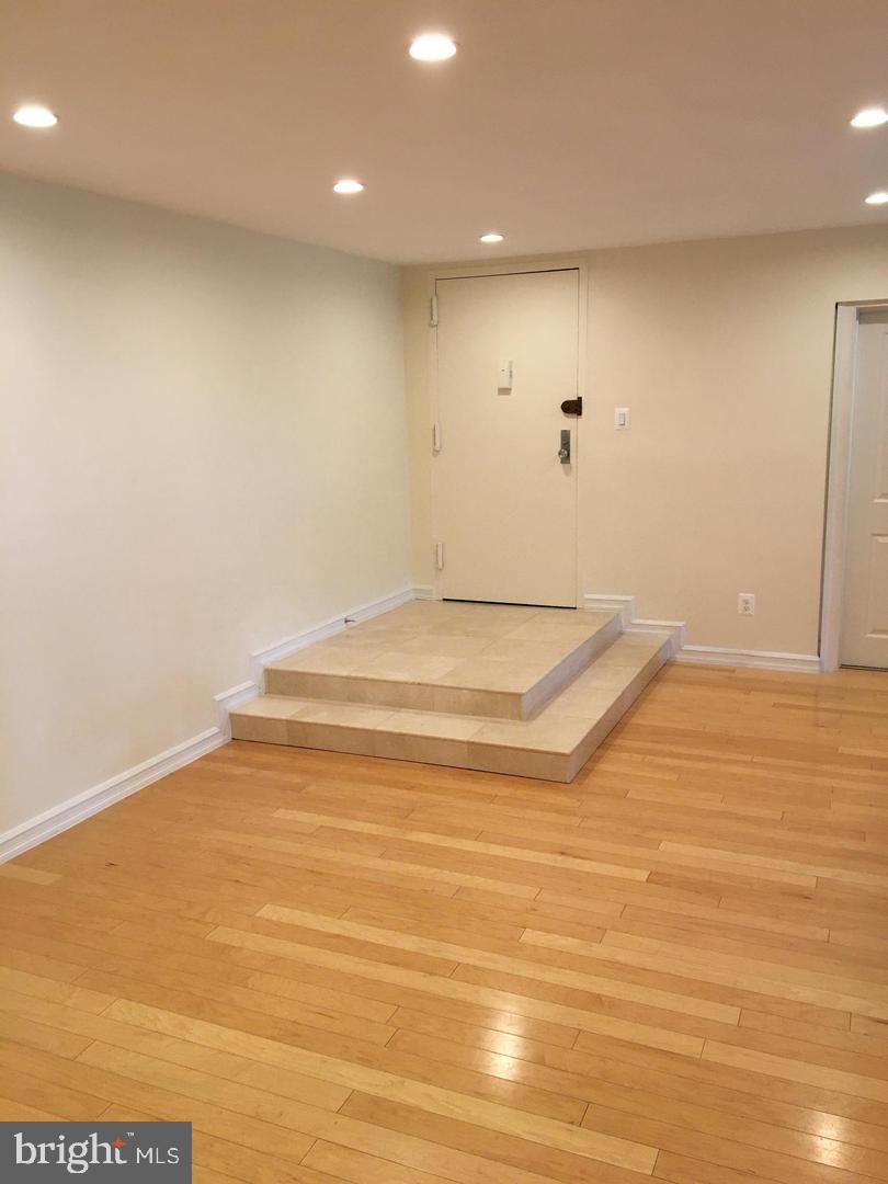 11248 Chestnut Grove Sq #151 Property Photo 6