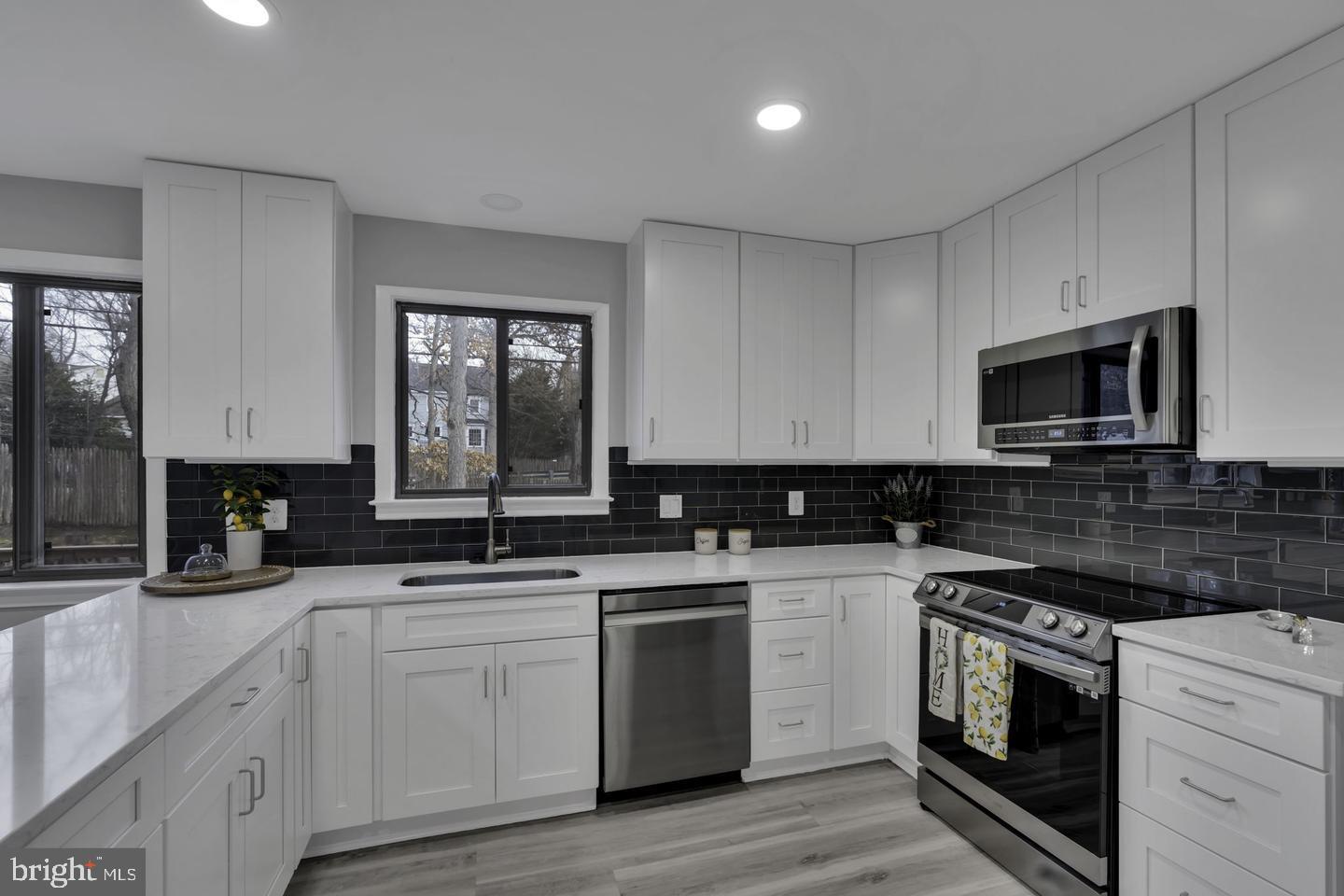 10422 Woodbury Woods Ct Property Photo 9