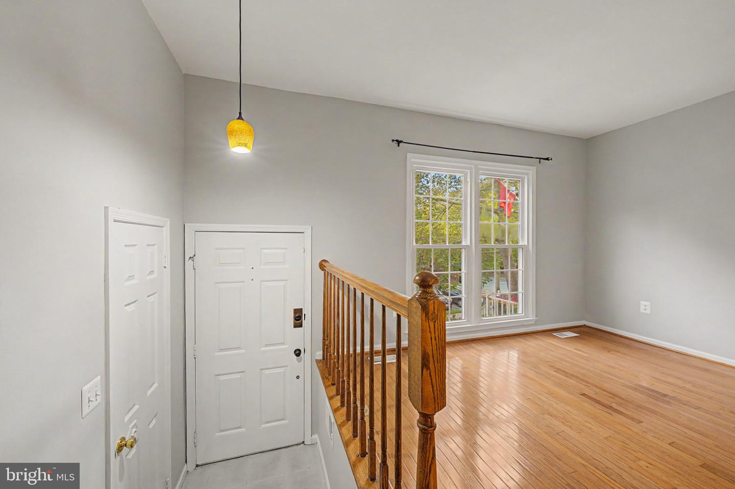 6952 Compton Ln Property Photo 3
