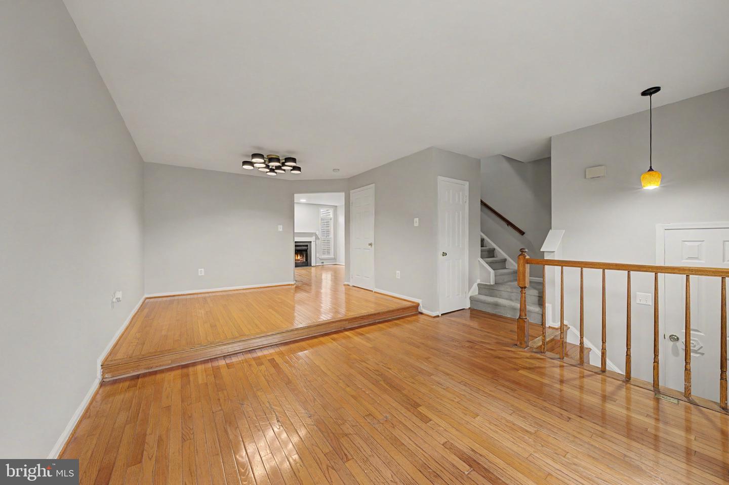 6952 Compton Ln Property Photo 4