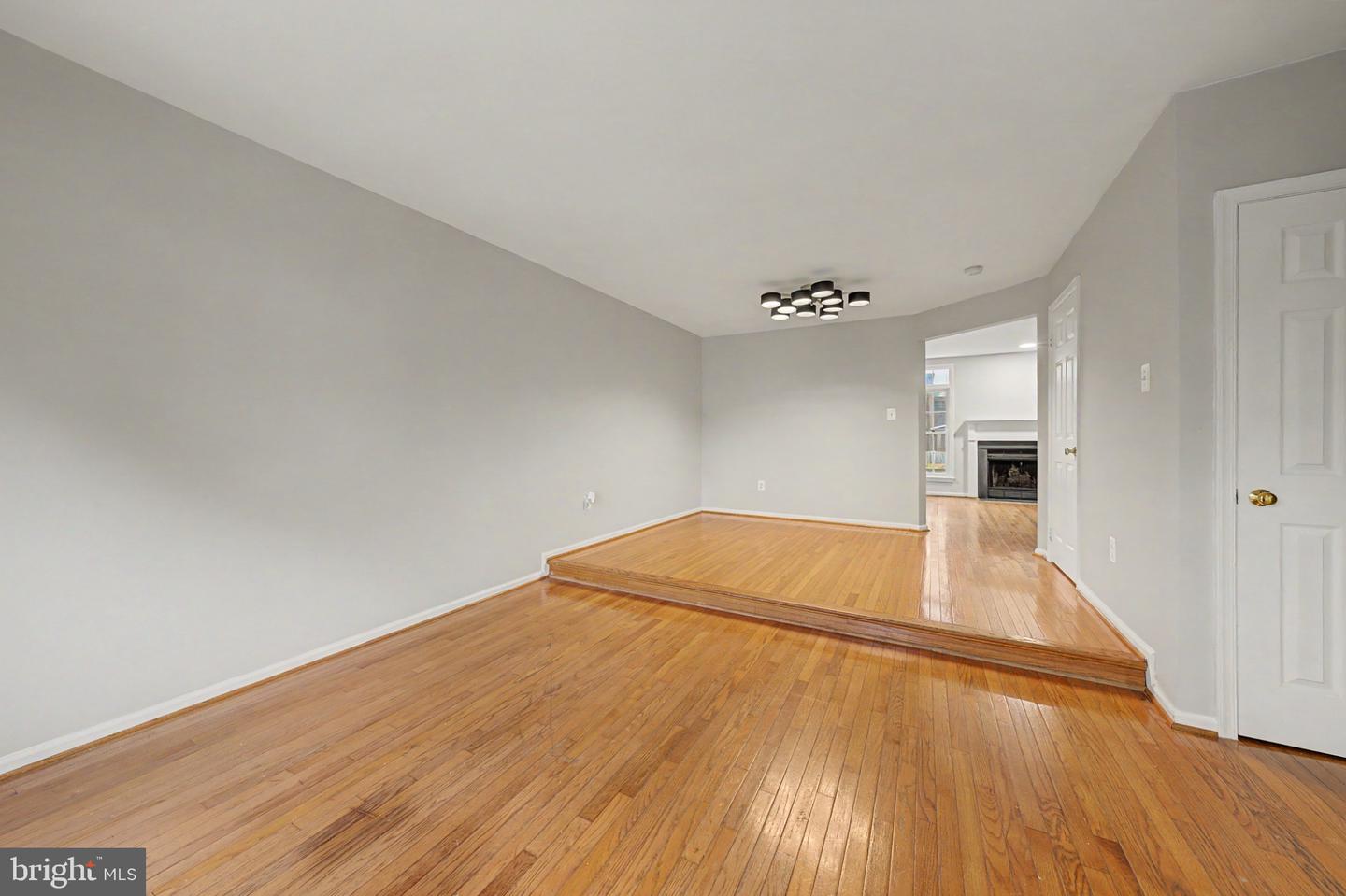 6952 Compton Ln Property Photo 5