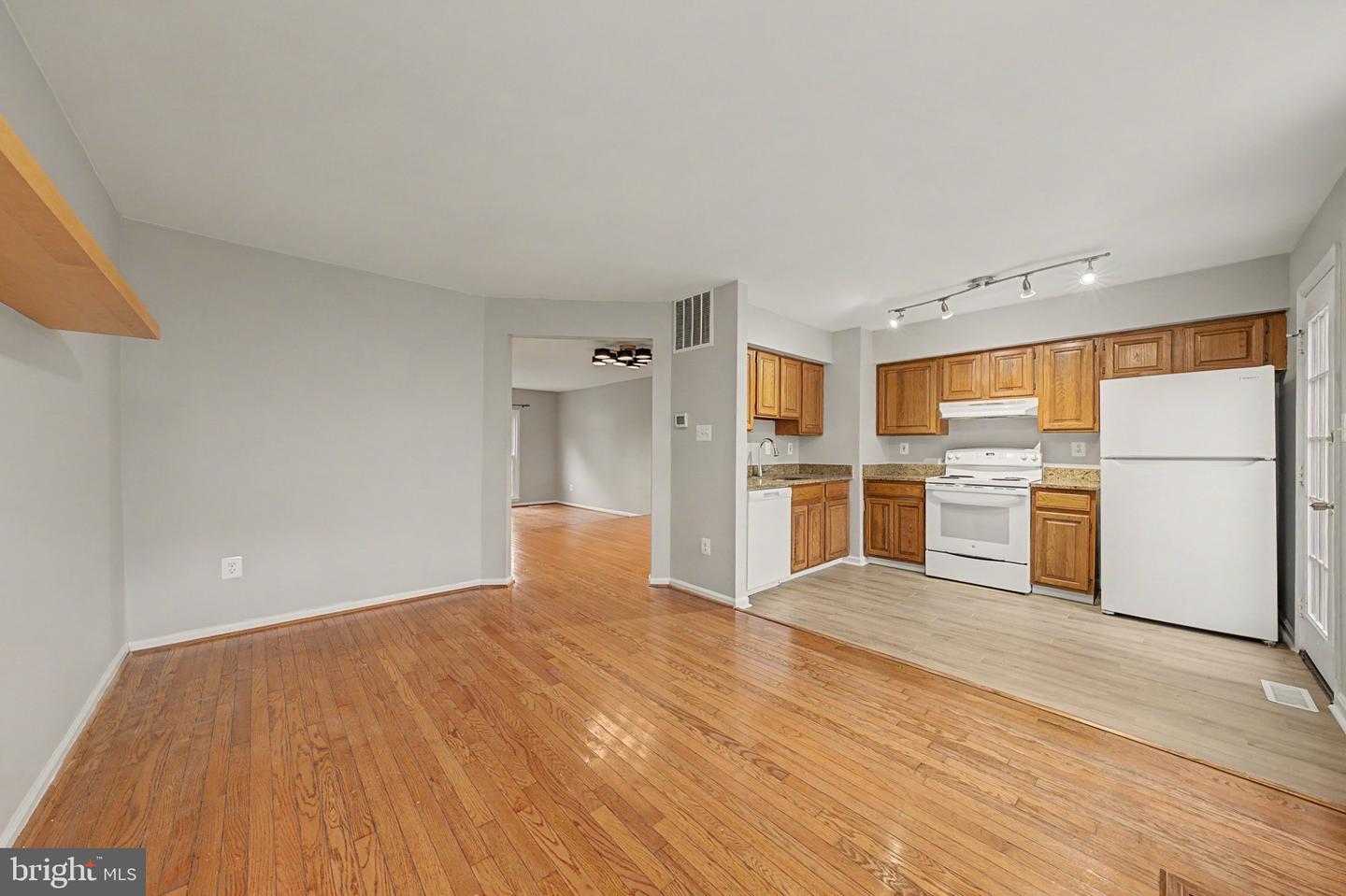 6952 Compton Ln Property Photo 10