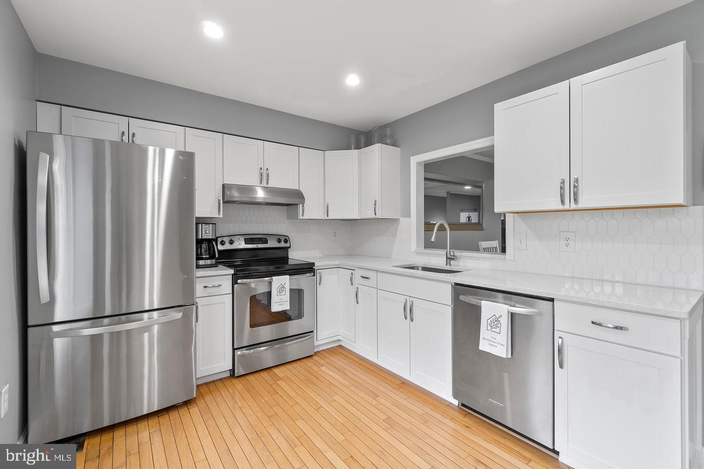 9979 Whitewater Dr Property Photo 1