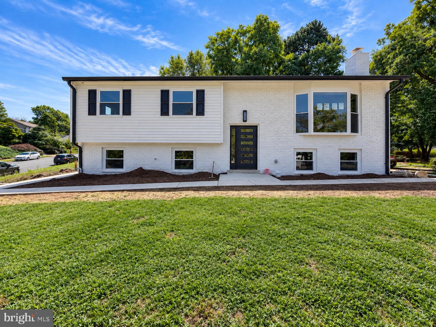 300 VALEVIEW CT NW