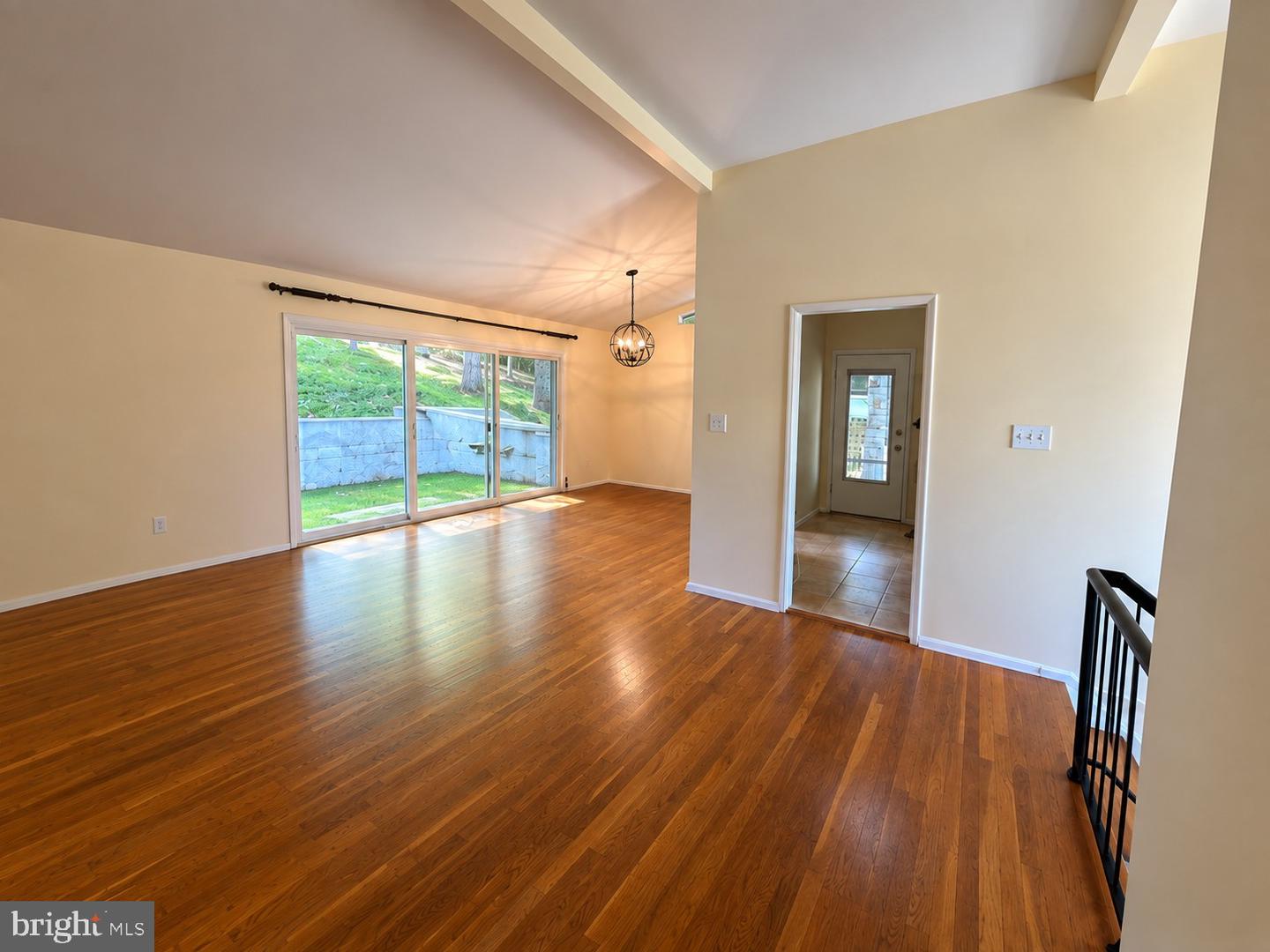 7818 Glenister Dr Property Photo 6