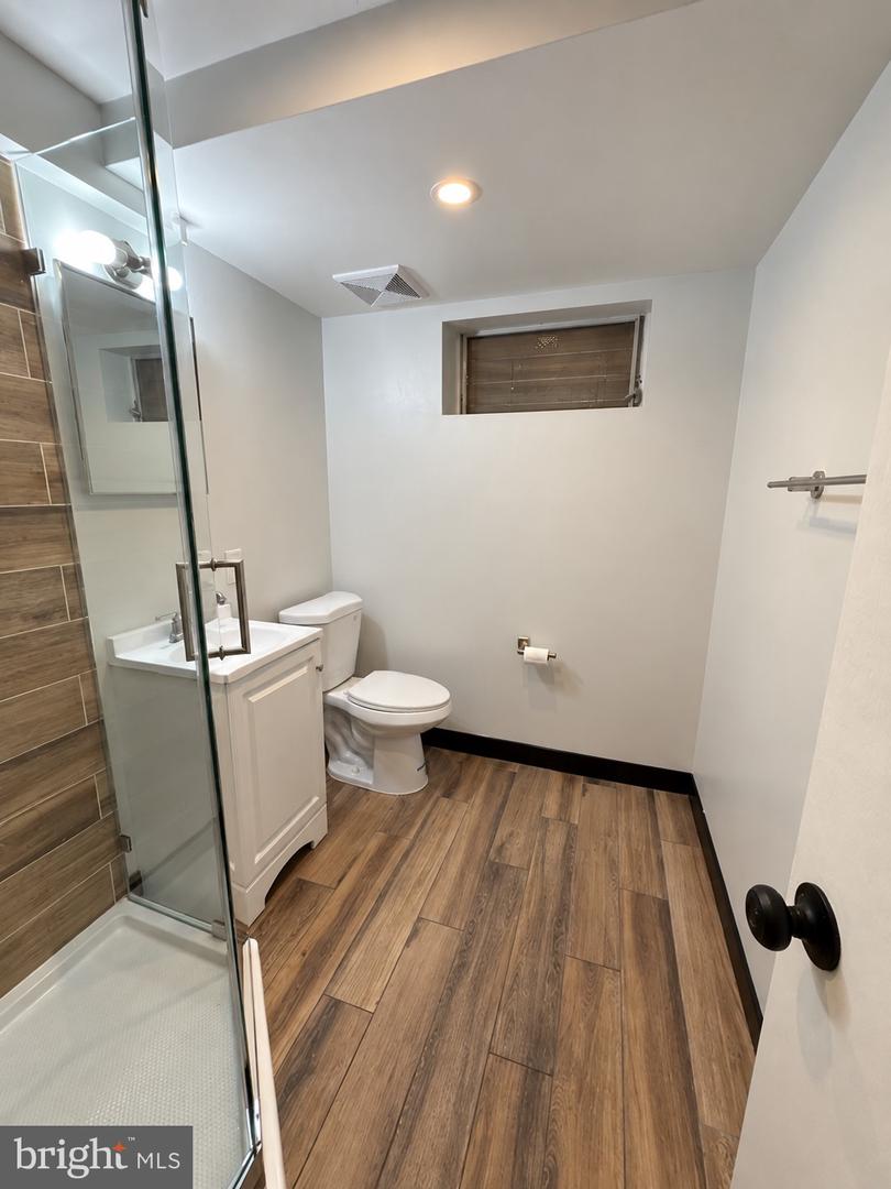 7818 Glenister Dr Property Photo 28