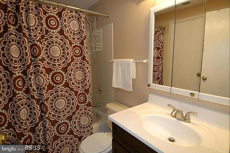 11906 Fieldthorn Ct Property Photo 10