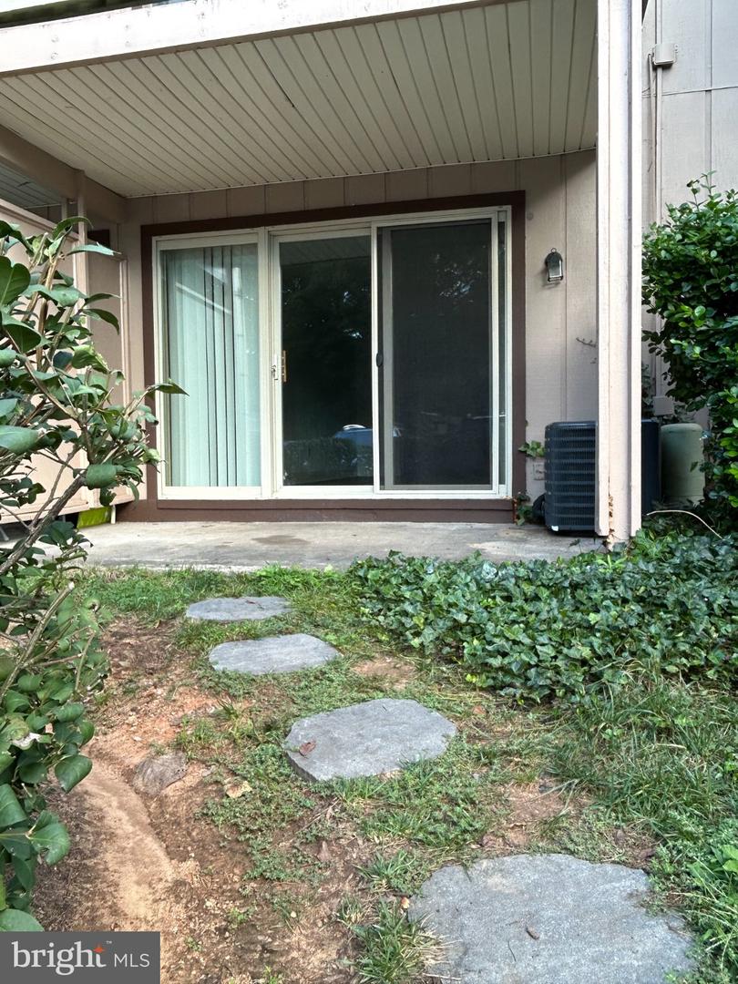 5802 ROYAL RIDGE DR #B Property Photo 1