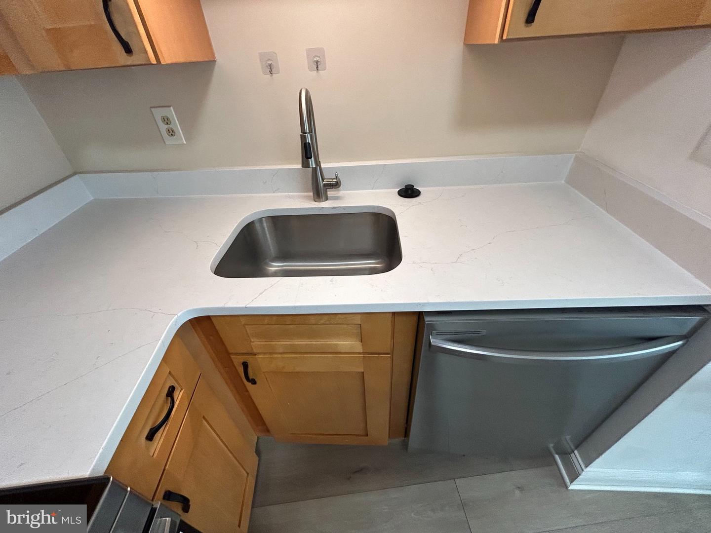 5802 Royal Ridge Dr #b Property Photo 13