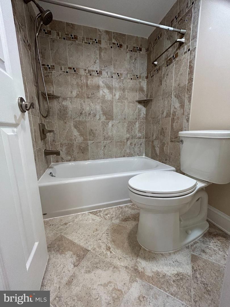 5802 Royal Ridge Dr #b Property Photo 15