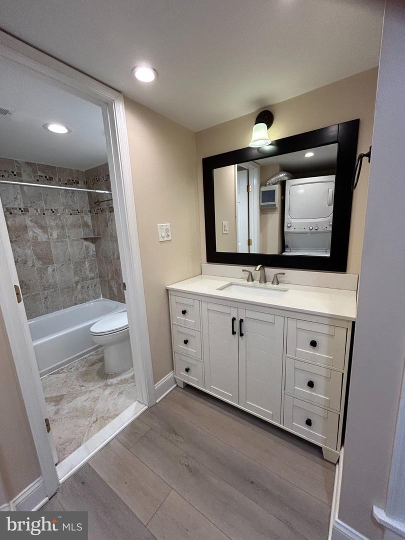 5802 Royal Ridge Dr #b Property Photo 16