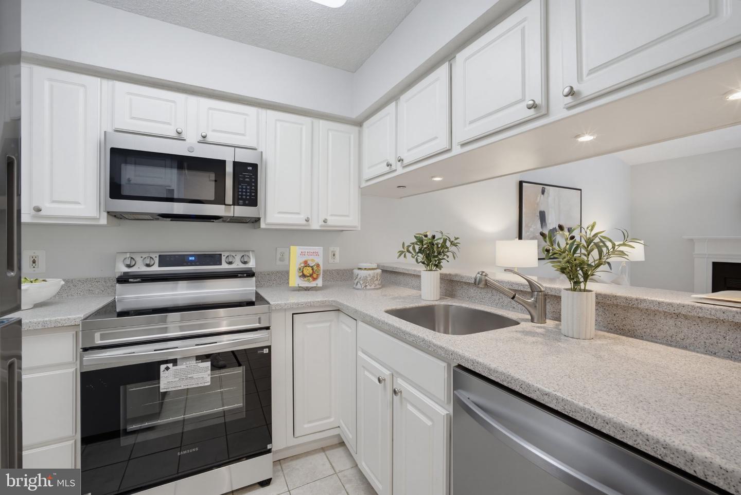 1524 Lincoln Way #407 Property Photo 3