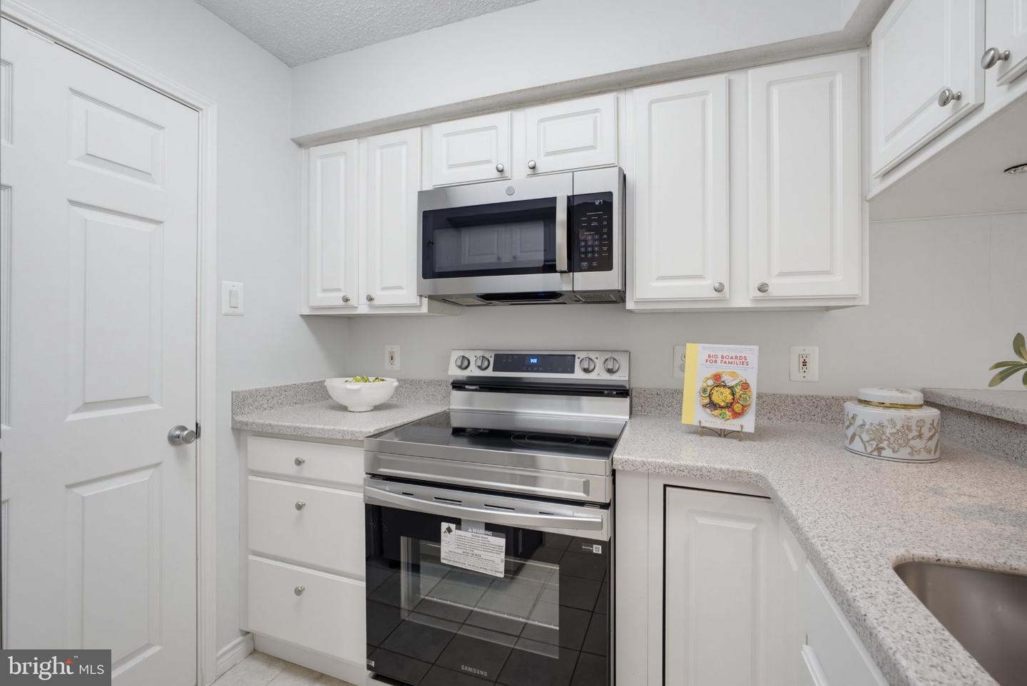 1524 Lincoln Way #407 Property Photo 5