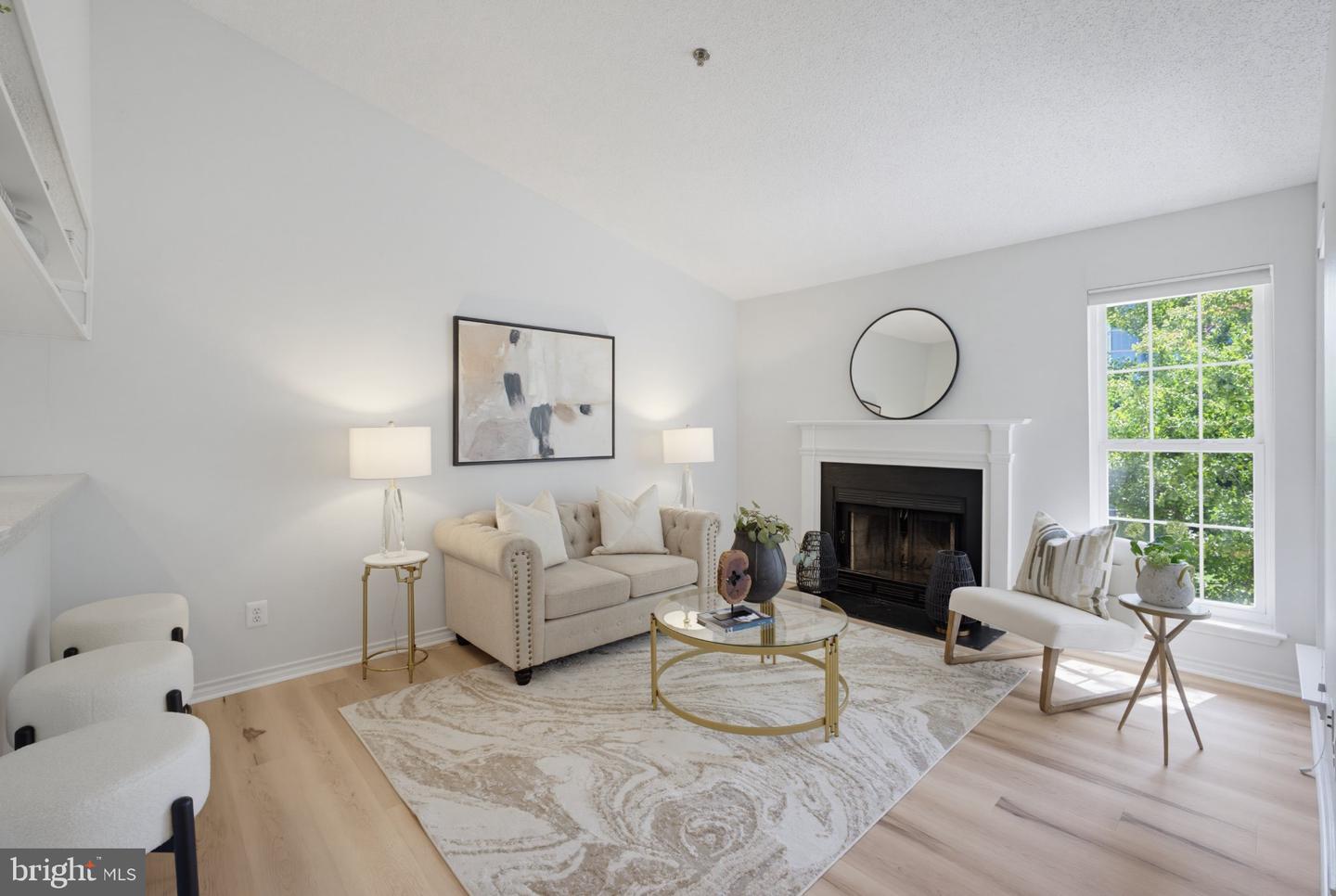 1524 Lincoln Way #407 Property Photo 18
