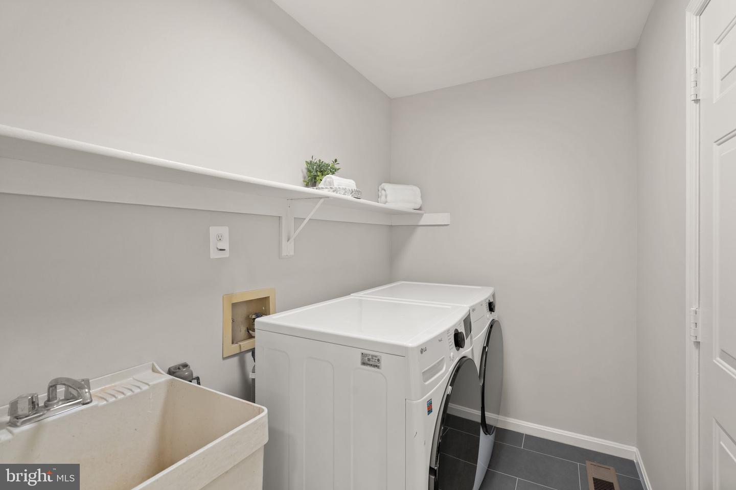 13917 Stonefield Dr Property Photo 32