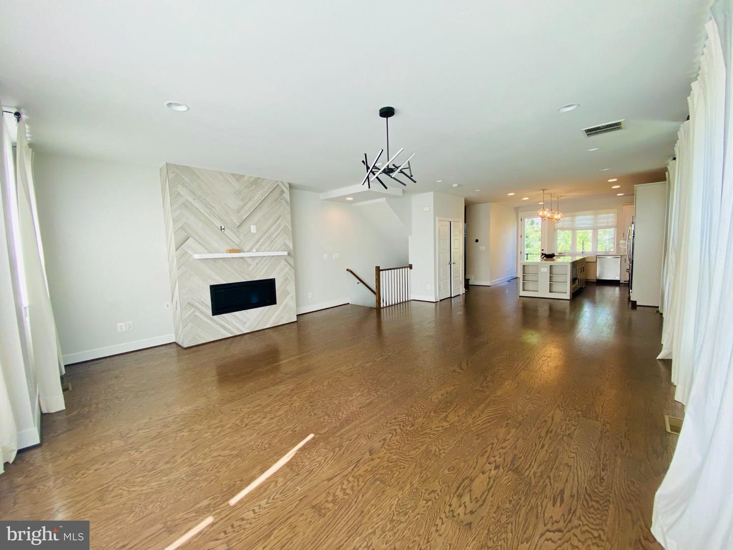 6261 Edsall Rd Property Photo 3