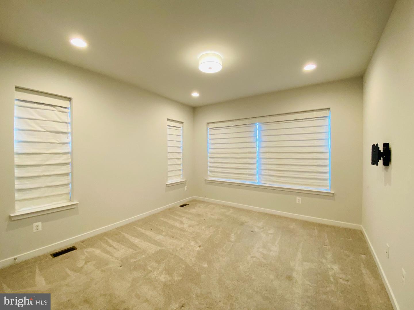 6261 Edsall Rd Property Photo 9