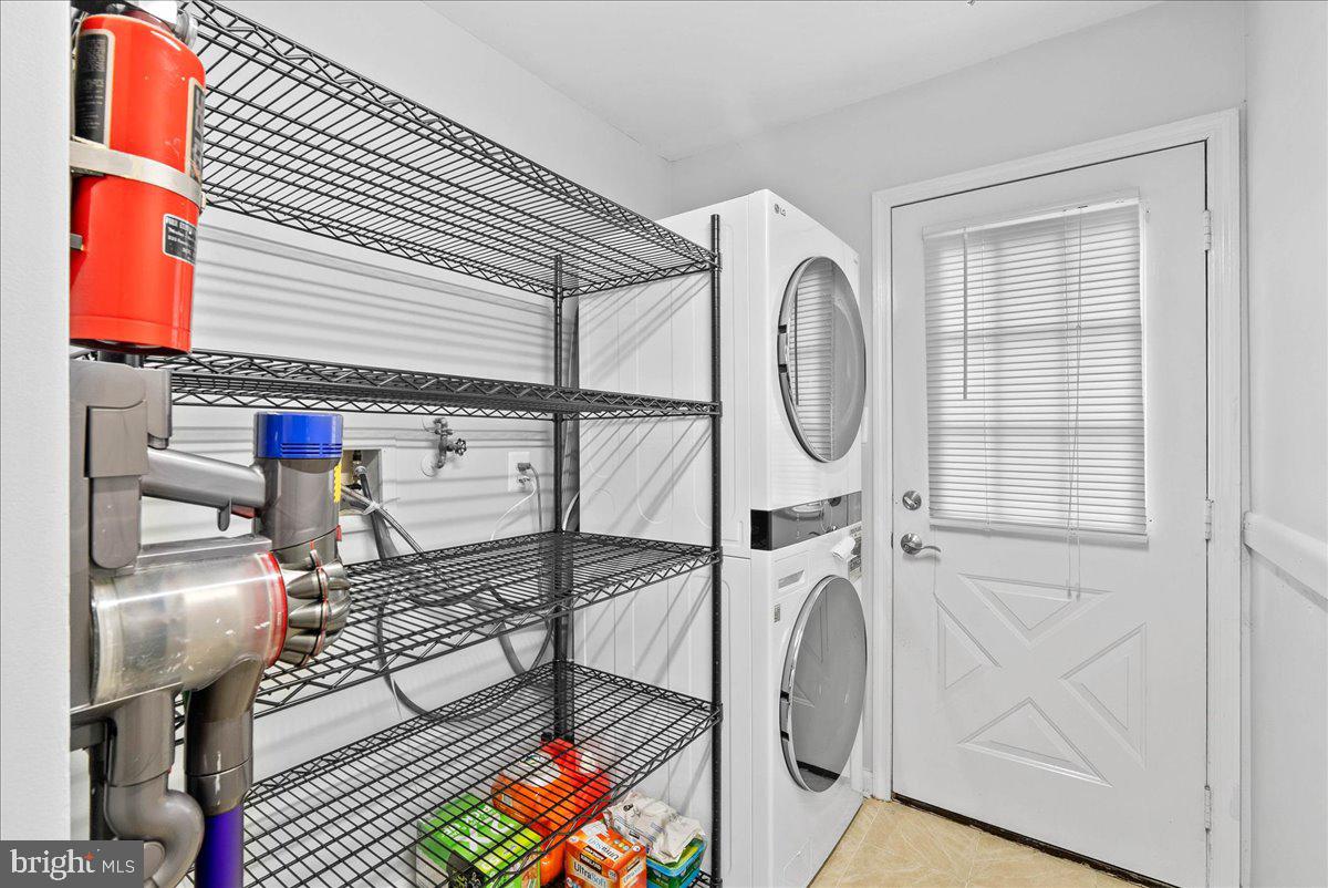 9303 Macswain Pl Property Photo 14