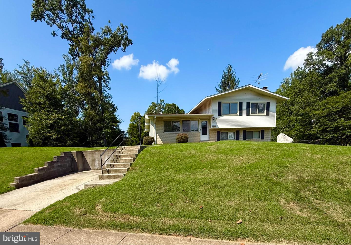 7700 GLENISTER DR Property Photo 1