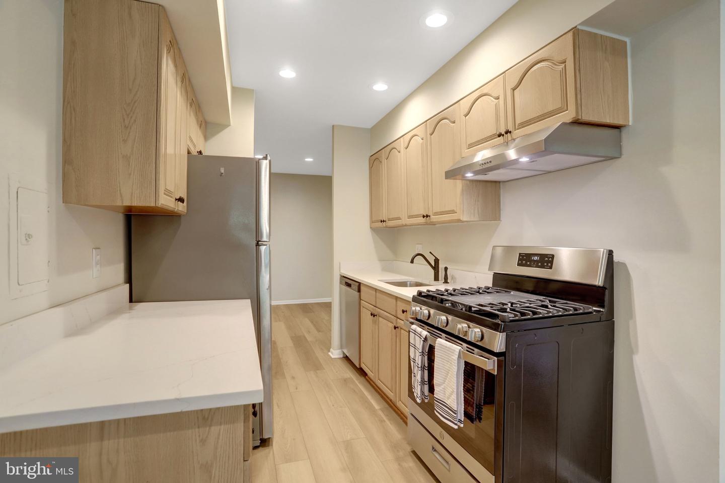 3310 Woodburn Village Dr #11 Property Photo 11