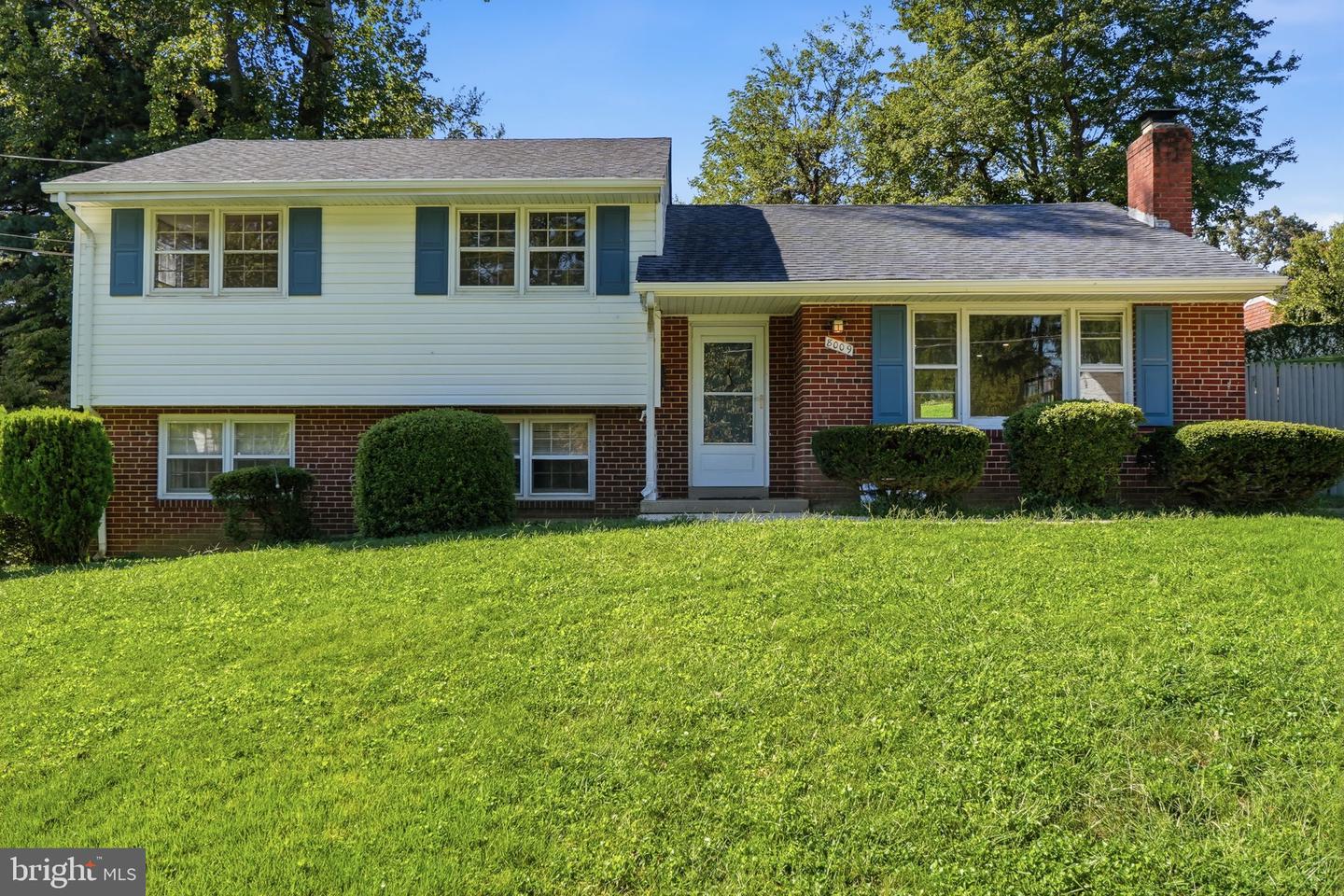 8009 GOSPORT LN Property Photo 1