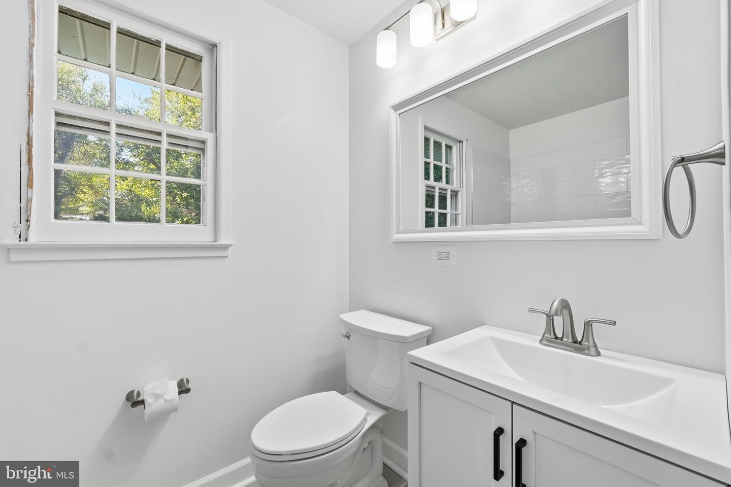 8009 Gosport Ln Property Photo 9