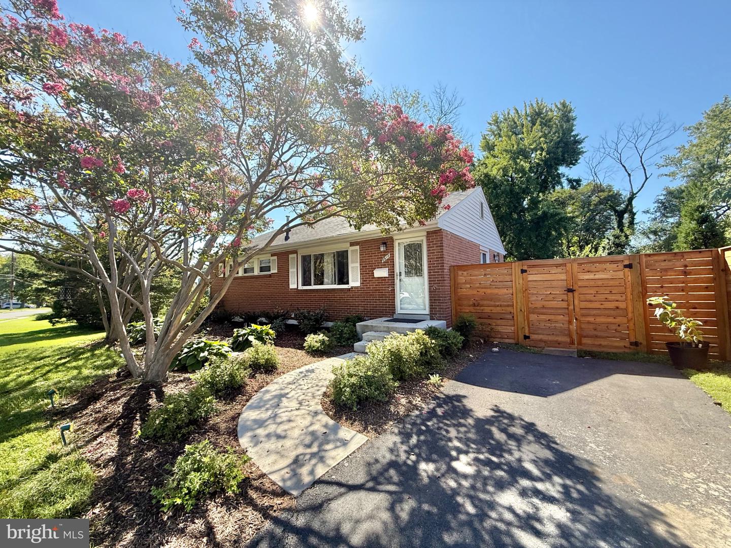6618 DORSET DR Property Photo 1