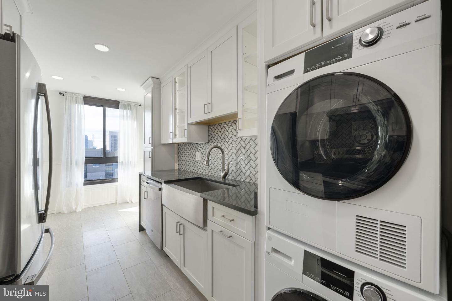 1800 Old Meadow Rd #1722 Property Photo 8