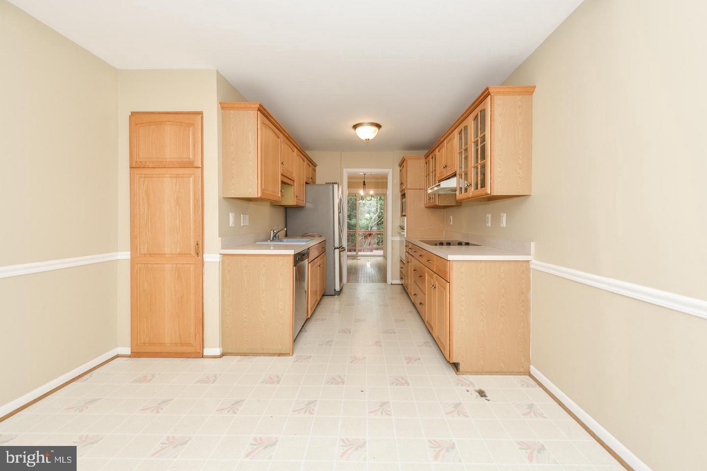1860 Golf View Ct Property Photo 8