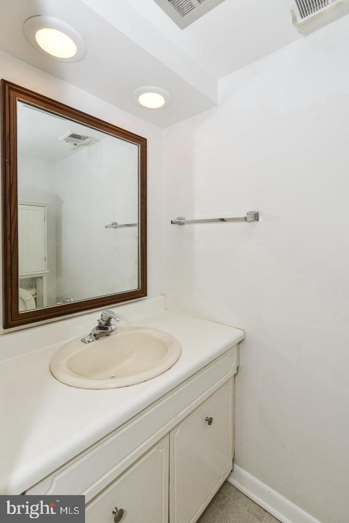 1860 Golf View Ct Property Photo 18