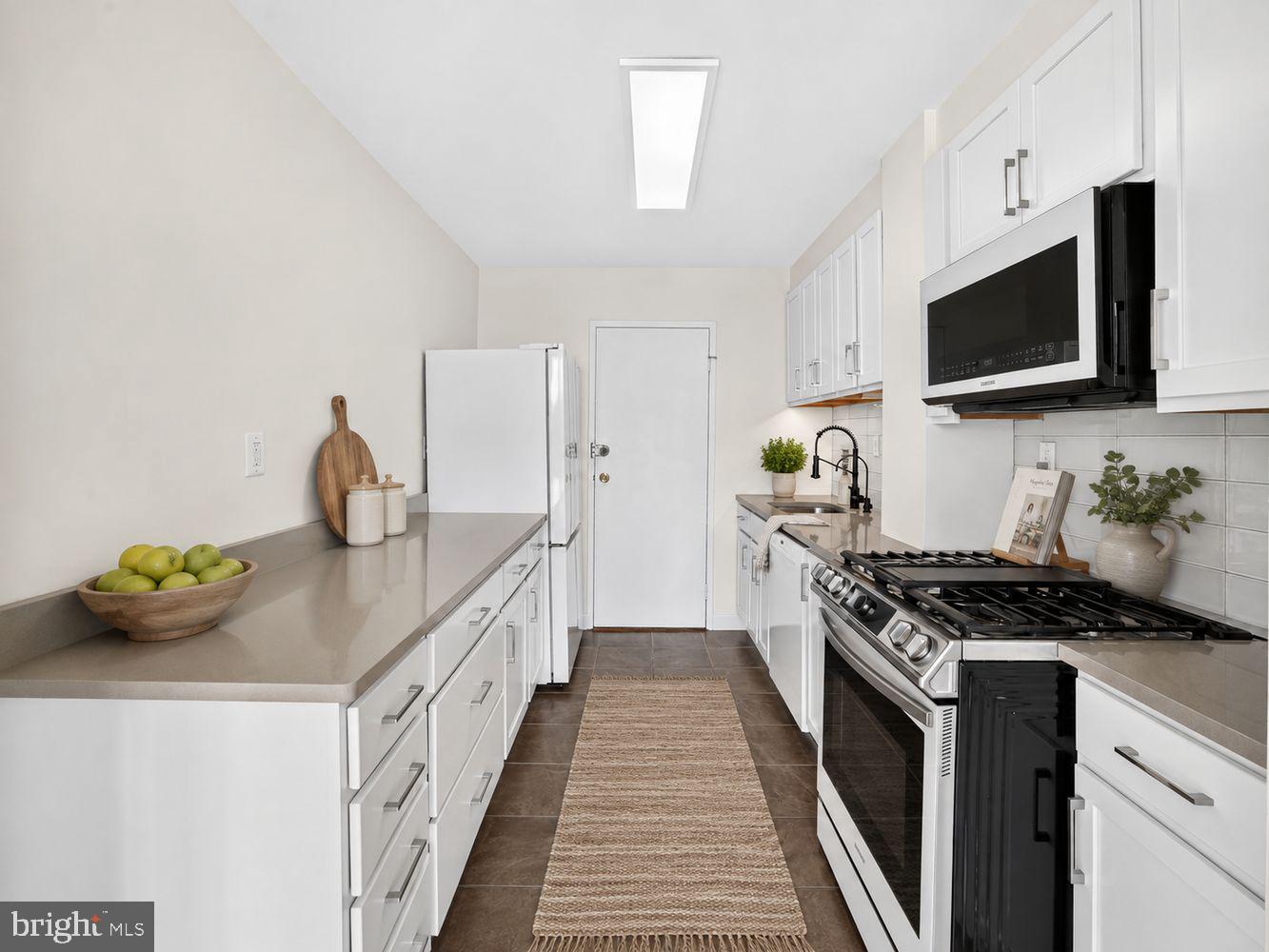 6641 E Wakefield Dr #809 Property Photo 3