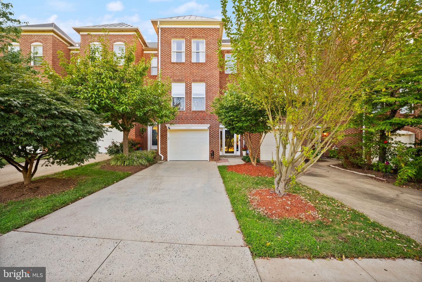 12091 Edgemere Cir Property Photo 2