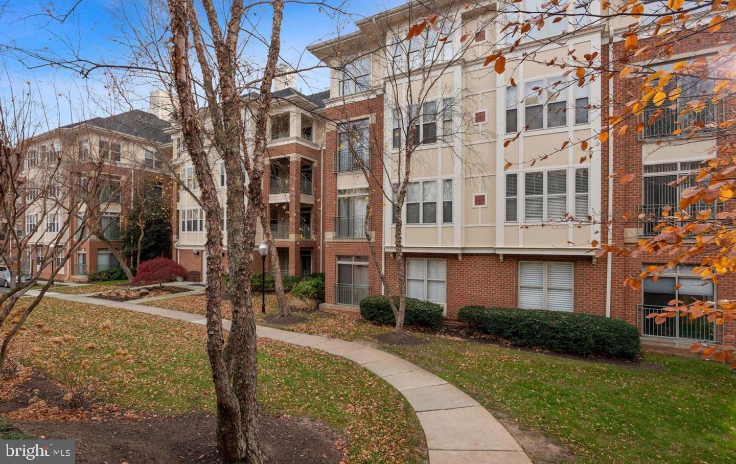 1860 STRATFORD PARK PL #201 Property Photo 1