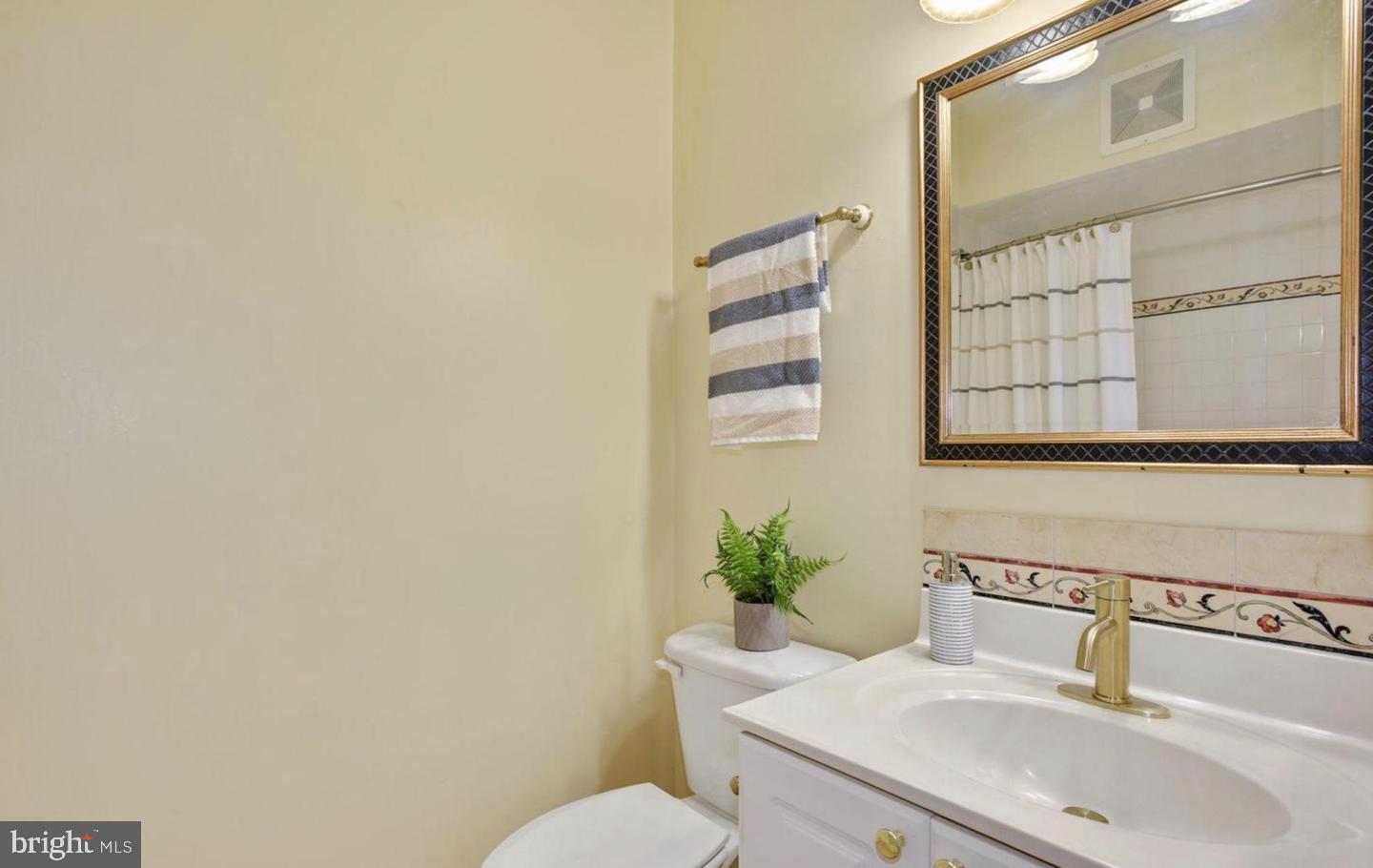 1860 Stratford Park Pl #201 Property Photo 20
