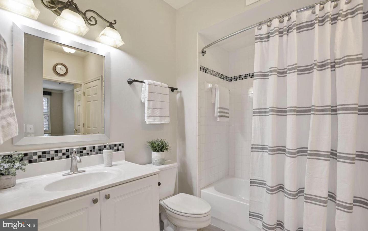 1860 Stratford Park Pl #201 Property Photo 28